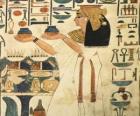 Египетские каменные выгравирован с изображением богини с надписями или иероглифами